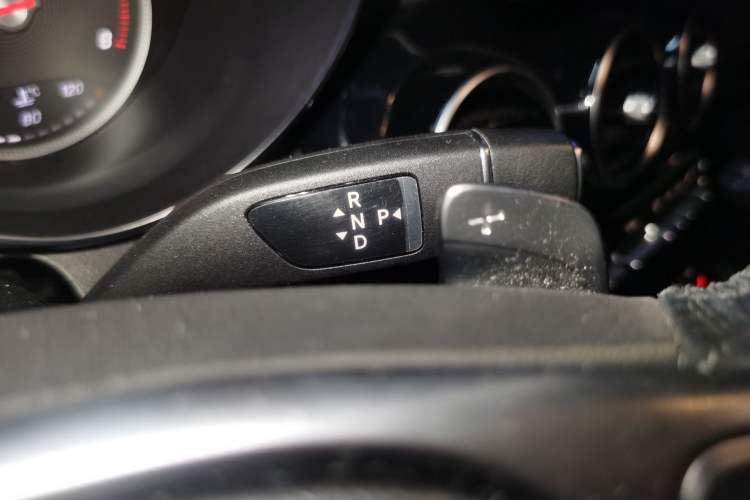 Used Mercedes-Benz C-Class 2018 C 200 Sport Edition Gear Lever