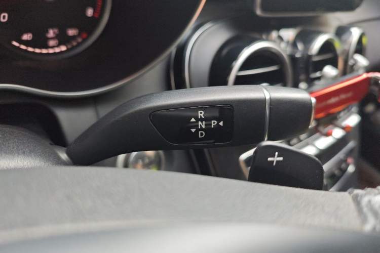 Used Mercedes-Benz C-Class 2018 C 180 L Fashion Edition Sport Version Gear Lever