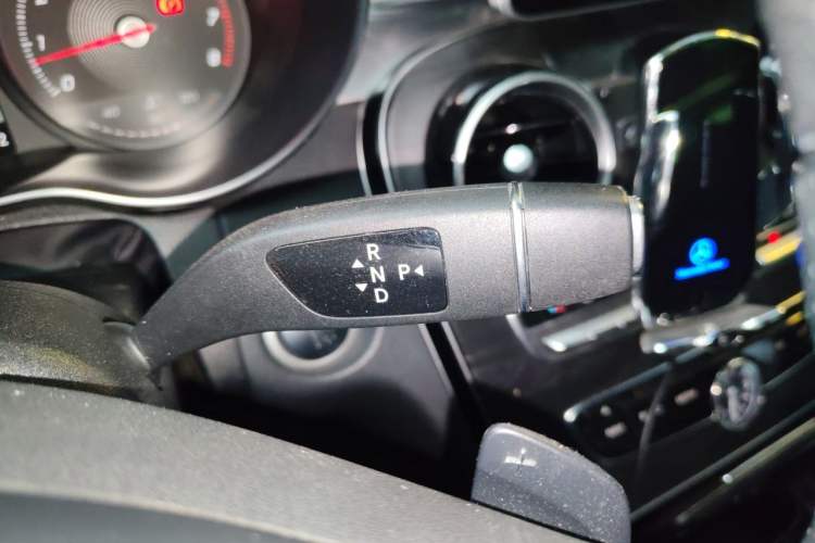 Used Mercedes-Benz C-Class 2018 C 180 L Fashion Edition Sport Version Gear Lever