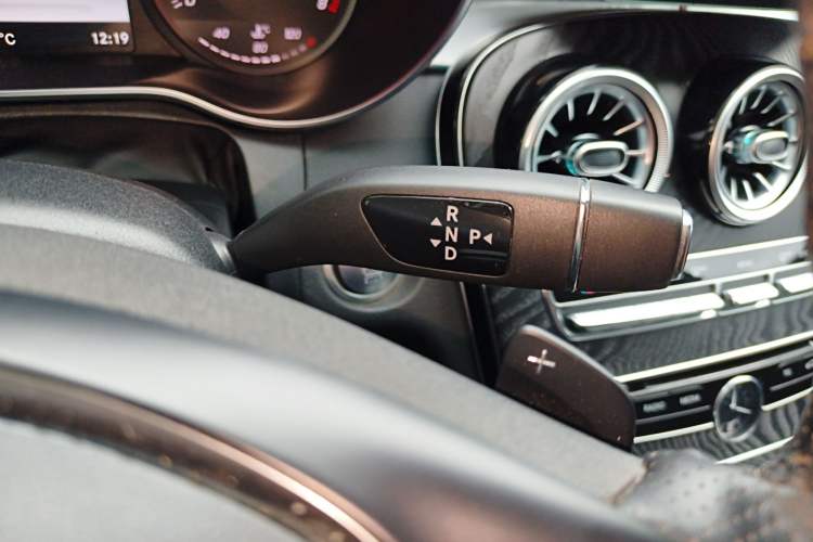 Used Mercedes-Benz C-Class 2018 C 180 L Fashion Edition Sport Version Gear Lever