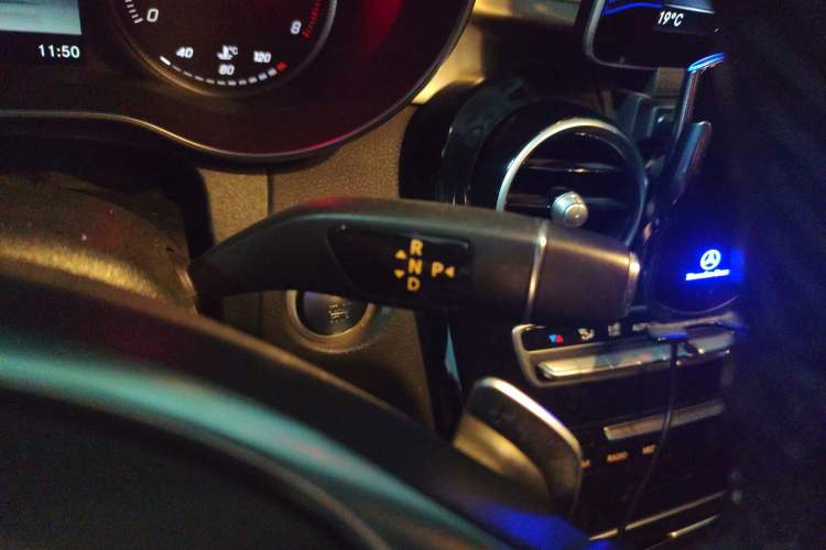 Used Mercedes-Benz C-Class 2018 C 200 Sport Edition Gear Lever