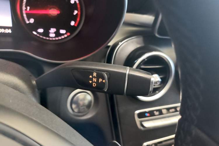 Used Mercedes-Benz C-Class 2018 C 180 L Fashion Edition Sport Version Gear Lever