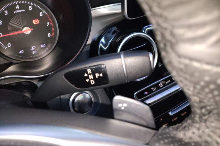 Used Mercedes-Benz C-Class 2018 C 200 Sport Edition Gear Lever