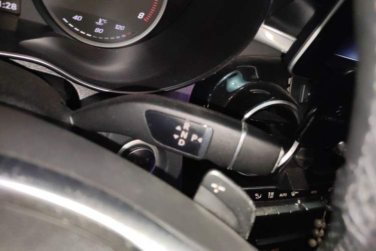 Used Mercedes-Benz C-Class 2018 C 200 Achievement Special Edition Gear Lever