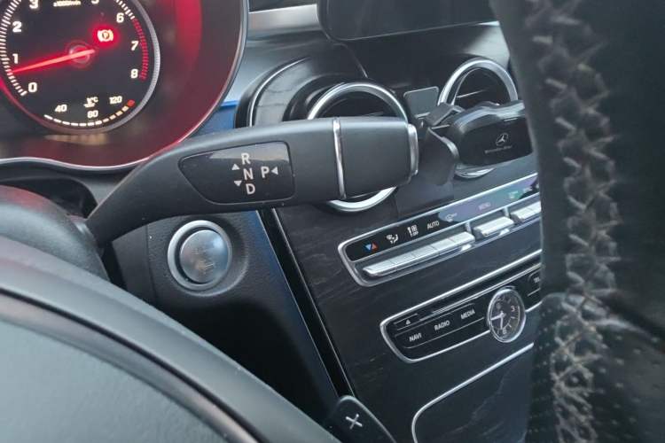 Used Mercedes-Benz C-Class 2018 C 180 L Fashion Edition Sport Version Gear Lever