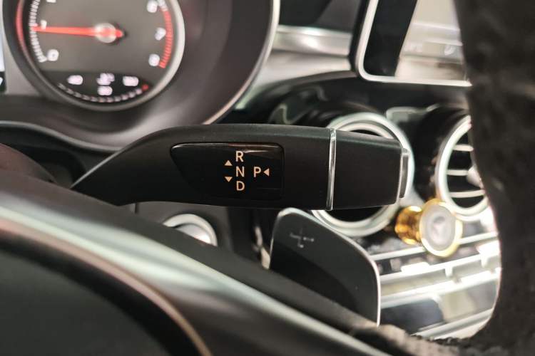 Used Mercedes-Benz C-Class 2018 C 200 4MATIC Coupe Gear Lever