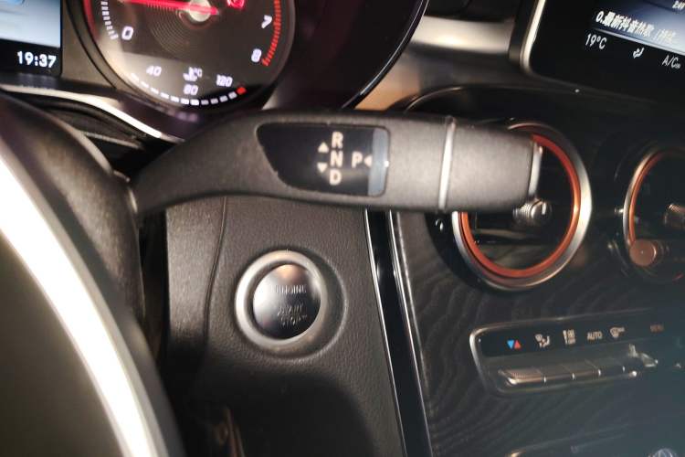 Used Mercedes-Benz C-Class 2018 C 180 L Fashion Edition Sport Version Gear Lever
