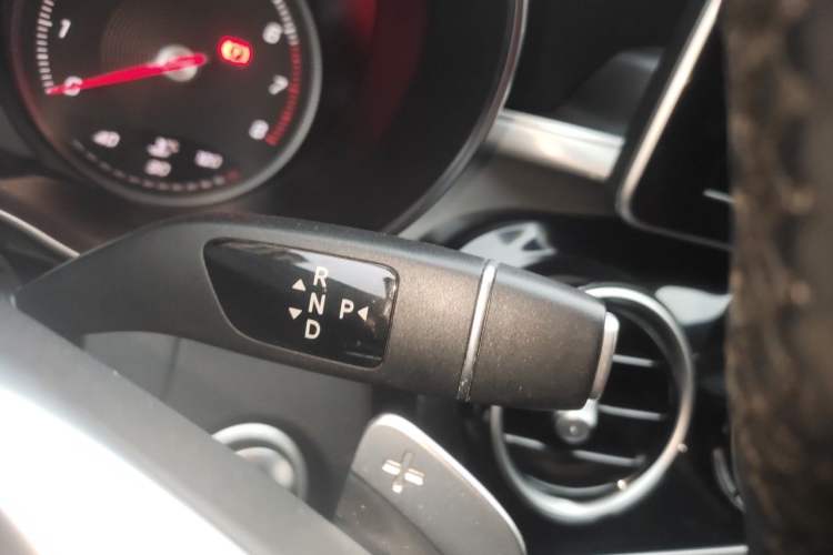 Used Mercedes-Benz C-Class 2018 C 200 Sport Edition Gear Lever