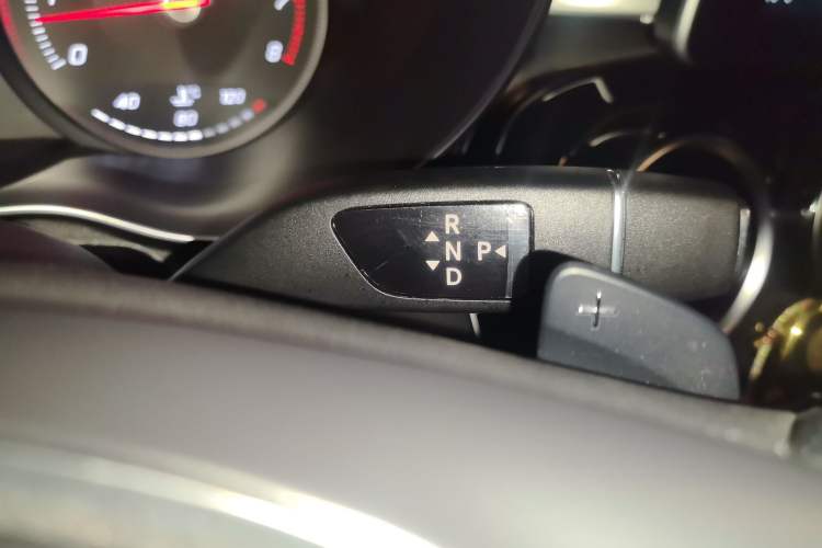 Used Mercedes-Benz C-Class 2018 C 180 L Dynamic Sports Edition Gear Lever