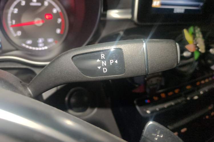 Used Mercedes-Benz C-Class 2018 C 200 4MATIC Coupe Gear Lever
