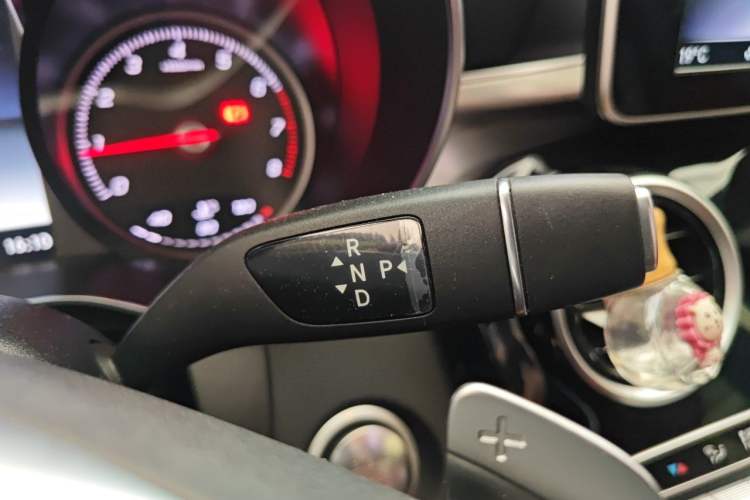 Used Mercedes-Benz C-Class 2018 C 200 Sport Edition Gear Lever