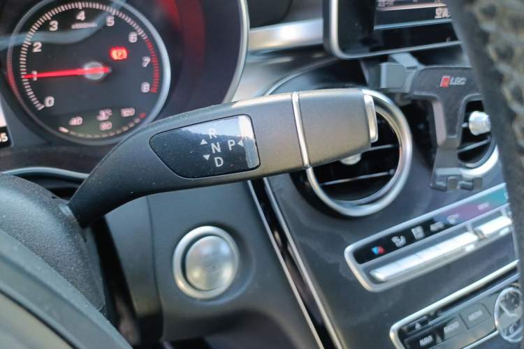 Used Mercedes-Benz C-Class 2018 C 180 L Fashion Edition Sport Version Gear Lever
