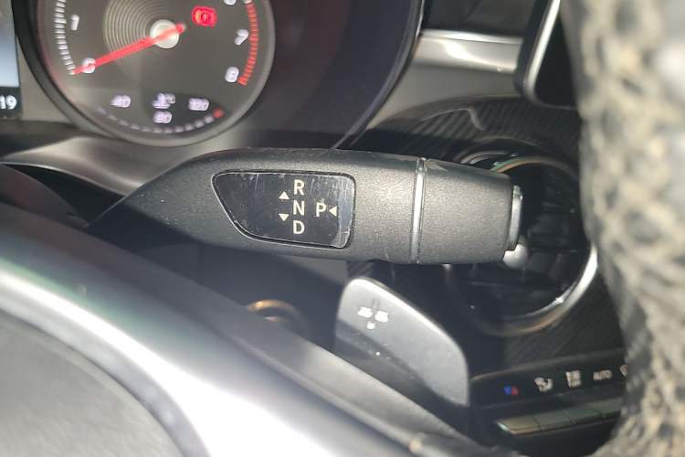 Used Mercedes-Benz C-Class 2018 C 200 Sport Edition Gear Lever