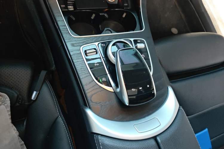 Used Mercedes-Benz C-Class 2018 C 180 L Fashion Edition Sport Version Gear Lever