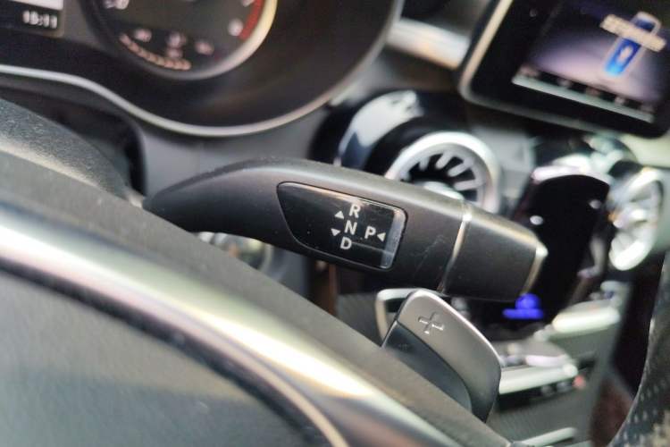 Used Mercedes-Benz C-Class 2018 C 200 Sport Edition Gear Lever