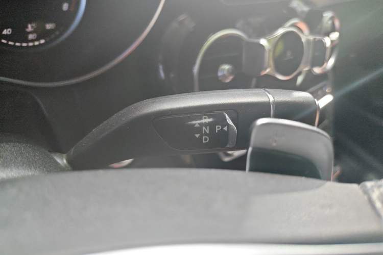 Used Mercedes-Benz C-Class 2018 C 200 Sport Edition Gear Lever