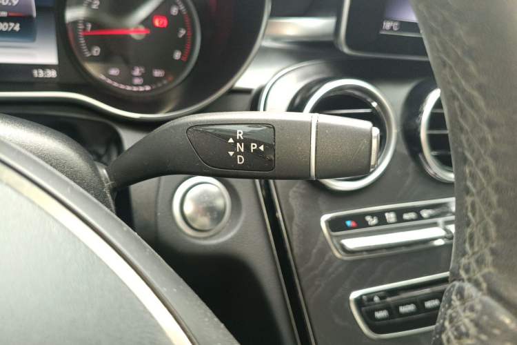 Used Mercedes-Benz C-Class 2018 C 180 L Fashion Edition Sport Version Gear Lever