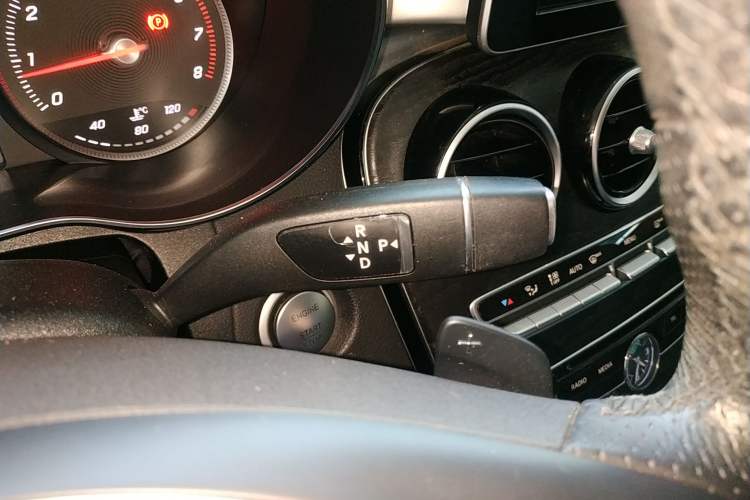 Used Mercedes-Benz C-Class 2018 C 180 L Fashion Edition Sport Version Gear Lever