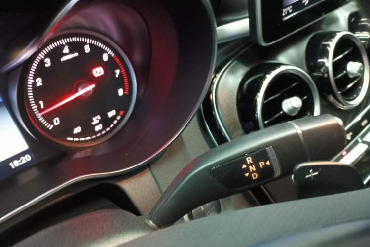 Used Mercedes-Benz C-Class 2018 C 180 L Fashion Edition Sport Version Gear Lever
