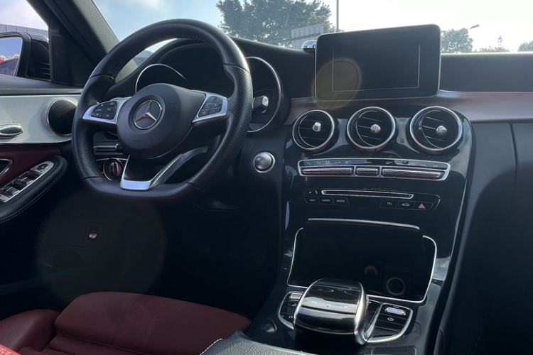 Used Mercedes-Benz C-Class 2018 C 200 Sport Edition Interior 1