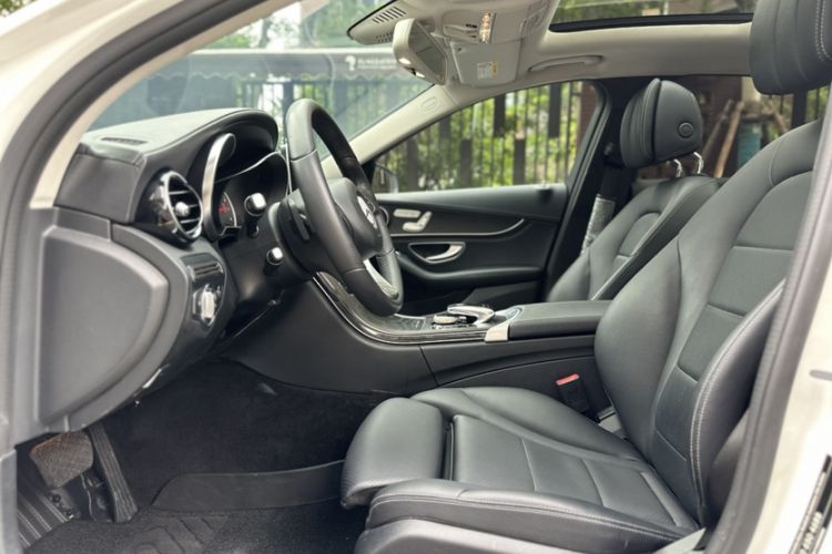 Used Mercedes-Benz C-Class 2018 C 200 L Sport Edition Interior 10