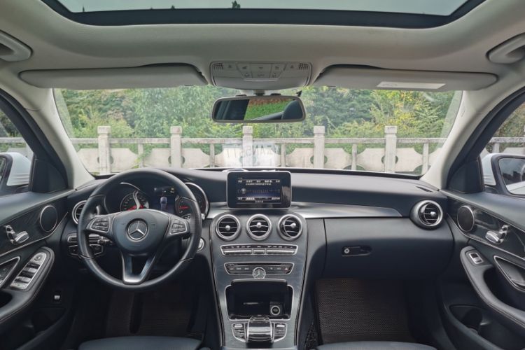 Used Mercedes-Benz C-Class 2018 C 200 Estate Interior 2