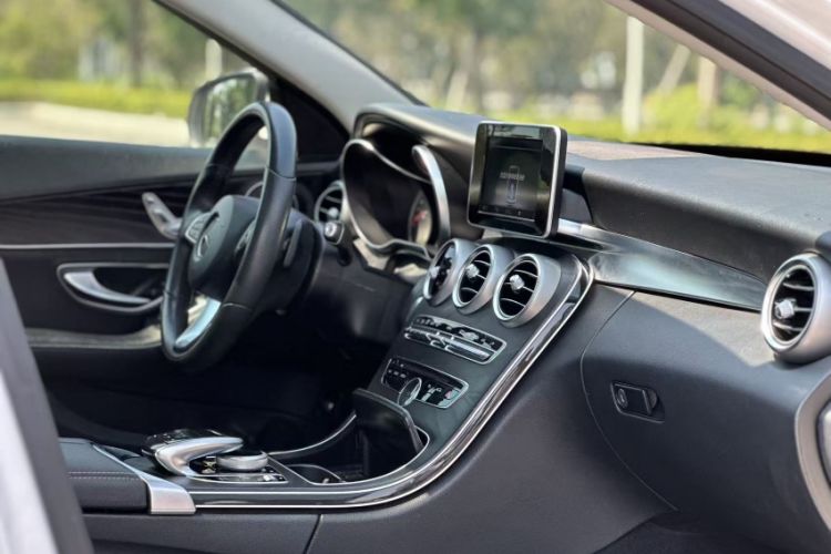 Used Mercedes-Benz C-Class 2018 C 200 Estate Interior 2