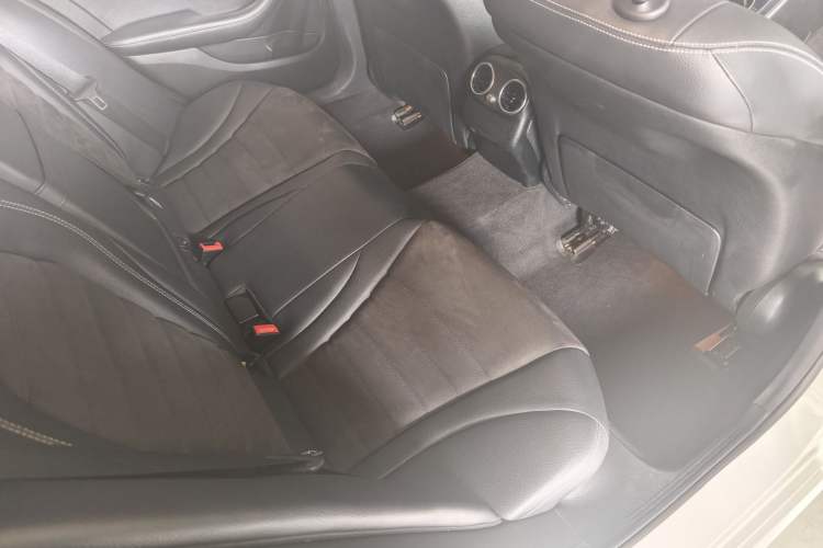 Used Mercedes-Benz C-Class 2018 C 200 Sport Edition Interior 2