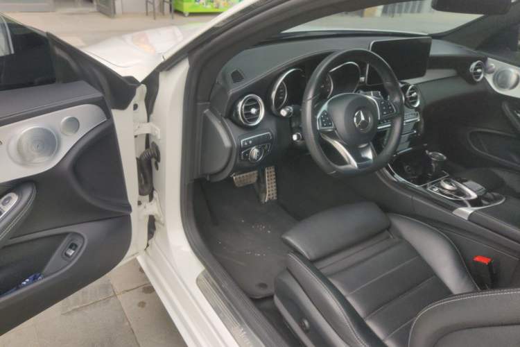 Used Mercedes-Benz C-Class 2018 C 200 Coupe Interior 3