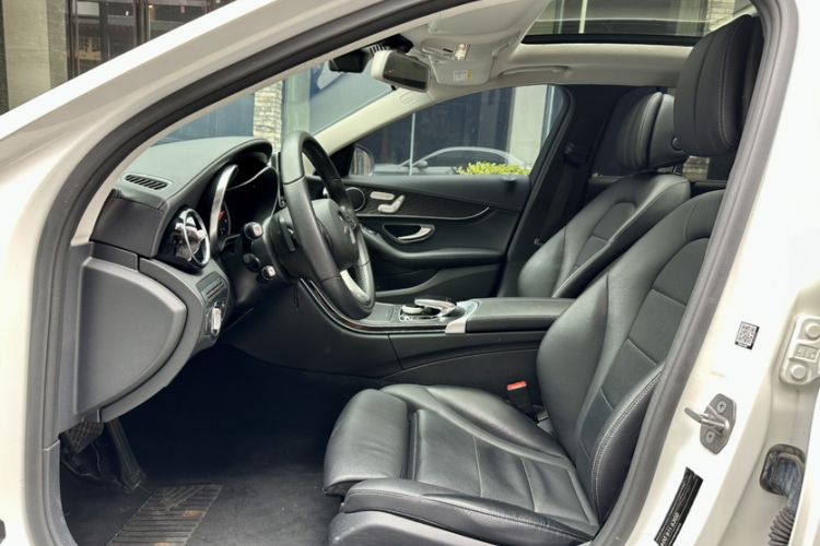 Used Mercedes-Benz C-Class 2018 C 200 L 4MATIC Sport Edition Interior 3
