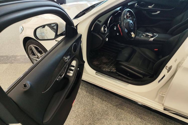 Used Mercedes-Benz C-Class 2018 C 200 Estate Interior 3
