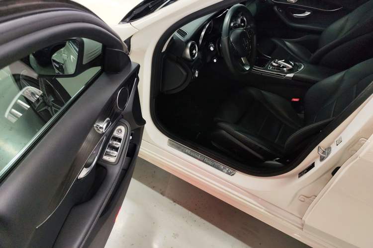 Used Mercedes-Benz C-Class 2018 C 200 Estate Interior 3