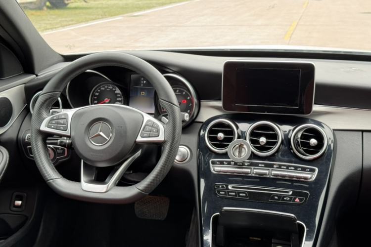 Used Mercedes-Benz C-Class 2018 C 200 Sport Edition Interior 3