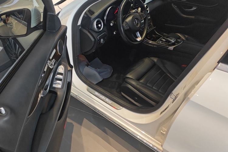 Used Mercedes-Benz C-Class 2018 C 200 L Interior 3