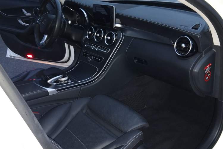 Used Mercedes-Benz C-Class 2018 C 180 L Fashion Edition Sport Version Interior 3