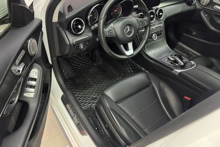 Used Mercedes-Benz C-Class 2018 C 200 L Sport Edition Interior 4