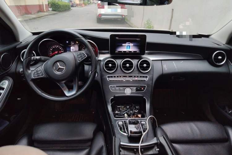 Used Mercedes-Benz C-Class 2018 C 200 L Sport Edition Interior 4