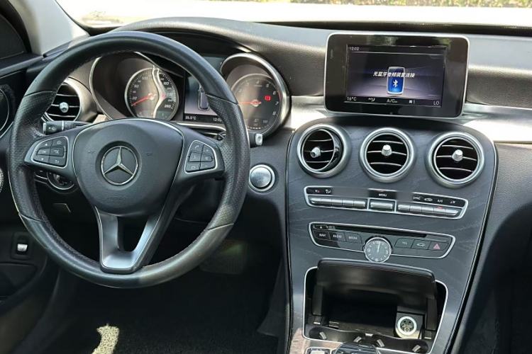 Used Mercedes-Benz C-Class 2018 C 200 Estate Interior 4