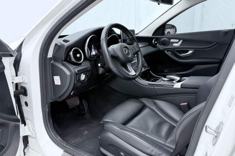 Used Mercedes-Benz C-Class 2018 C 200 L Sport Edition Interior 4