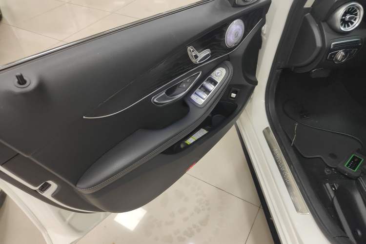 Used Mercedes-Benz C-Class 2018 C 200 Estate Interior 4
