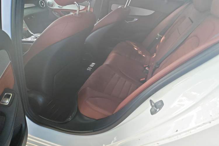 Used Mercedes-Benz C-Class 2018 C 200 Sport Edition Interior 4