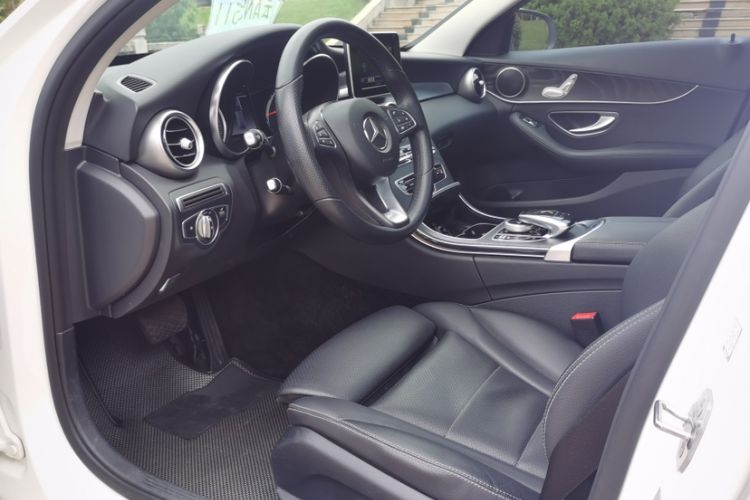 Used Mercedes-Benz C-Class 2018 C 200 Estate Interior 5