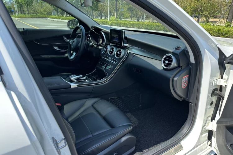 Used Mercedes-Benz C-Class 2018 C 200 Estate Interior 5