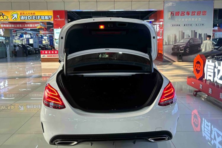 Used Mercedes-Benz C-Class 2018 C 200 Sport Edition Interior 5