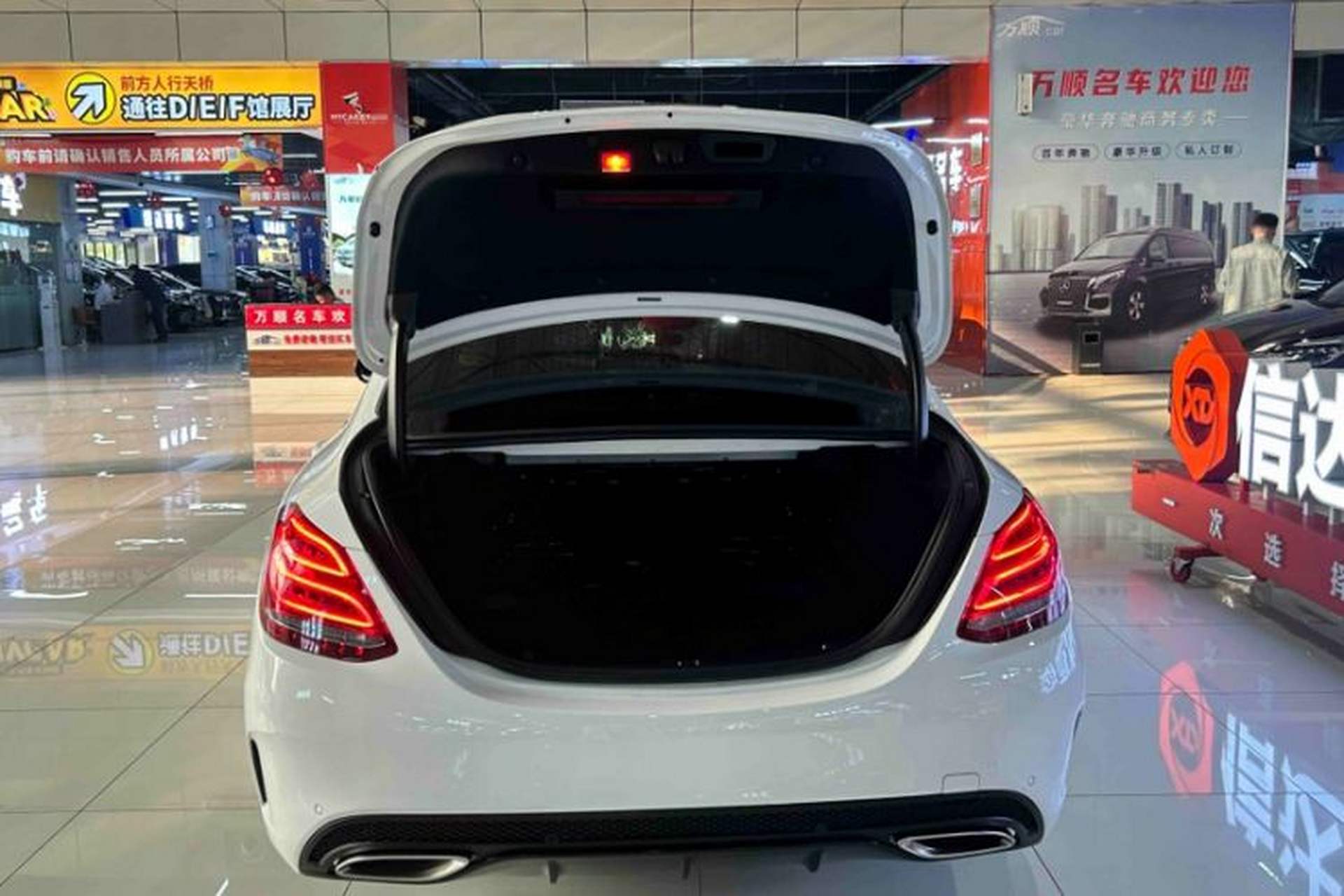 Used Mercedes-Benz C-Class 2018 C 200 Sport Edition Interior 5