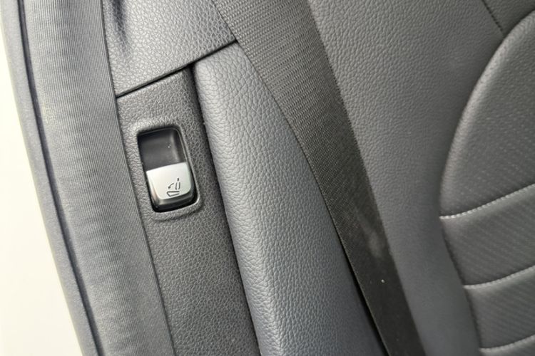 Used Mercedes-Benz C-Class 2018 C 200 Estate Interior 7
