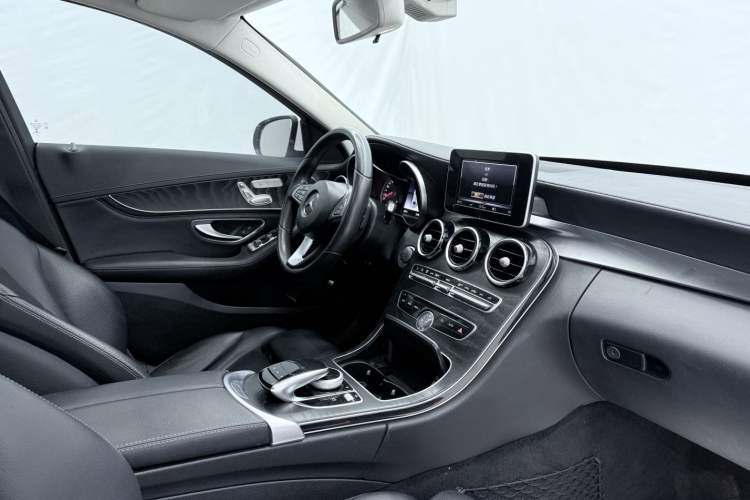 Used Mercedes-Benz C-Class 2018 C 200 L Sport Edition Interior 7