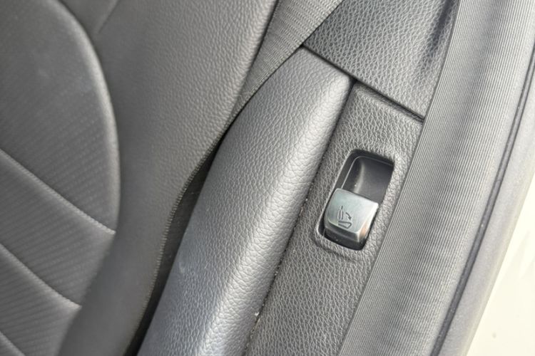 Used Mercedes-Benz C-Class 2018 C 200 Estate Interior 9