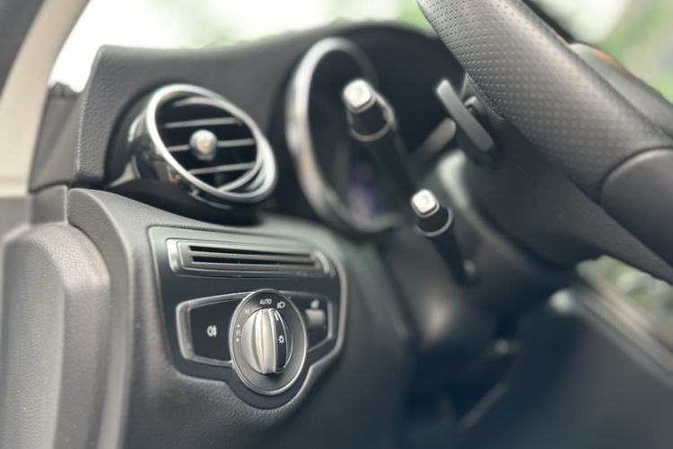 Used Mercedes-Benz C-Class 2018 C 200 L Sport Edition Interior 9