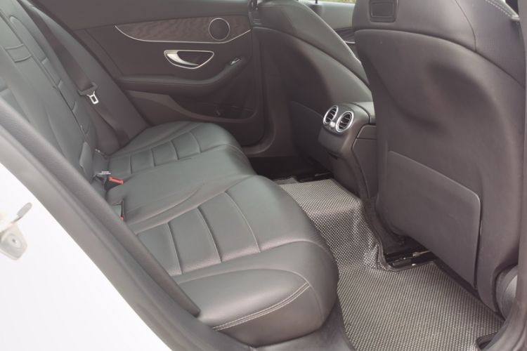 Used Mercedes-Benz C-Class 2018 C 200 Estate Interior 9
